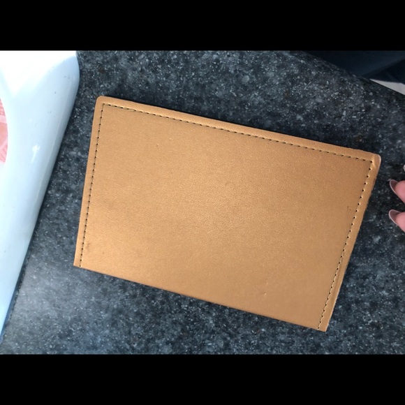 Natasha denona - Picture 2 of 4